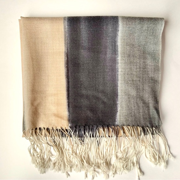 Long fringed wrap shawl - Picture 5 of 5